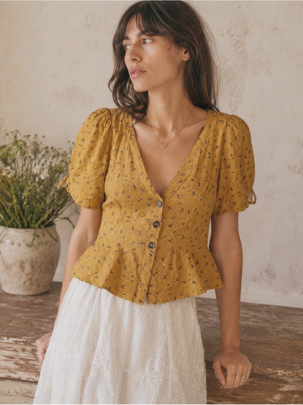 Urban Outfitters Woman Yellow Floral Peplum V-Neck Puff Sleeve MEDIUM Romantic